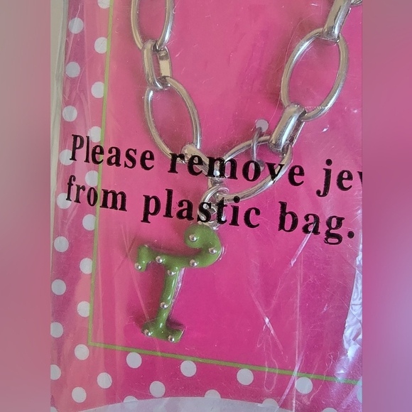 ⭐️ T, Silver Toned Oval Link Toggle Clasp Bracelet, Letter "T" Charm, Bracelet - Picture 3 of 7